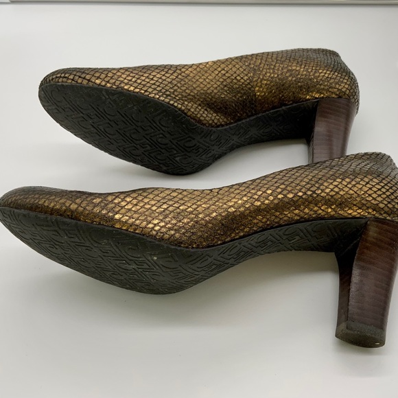 Liz Claiborne Bronze Snakeskin Pump - Picture 4 of 5